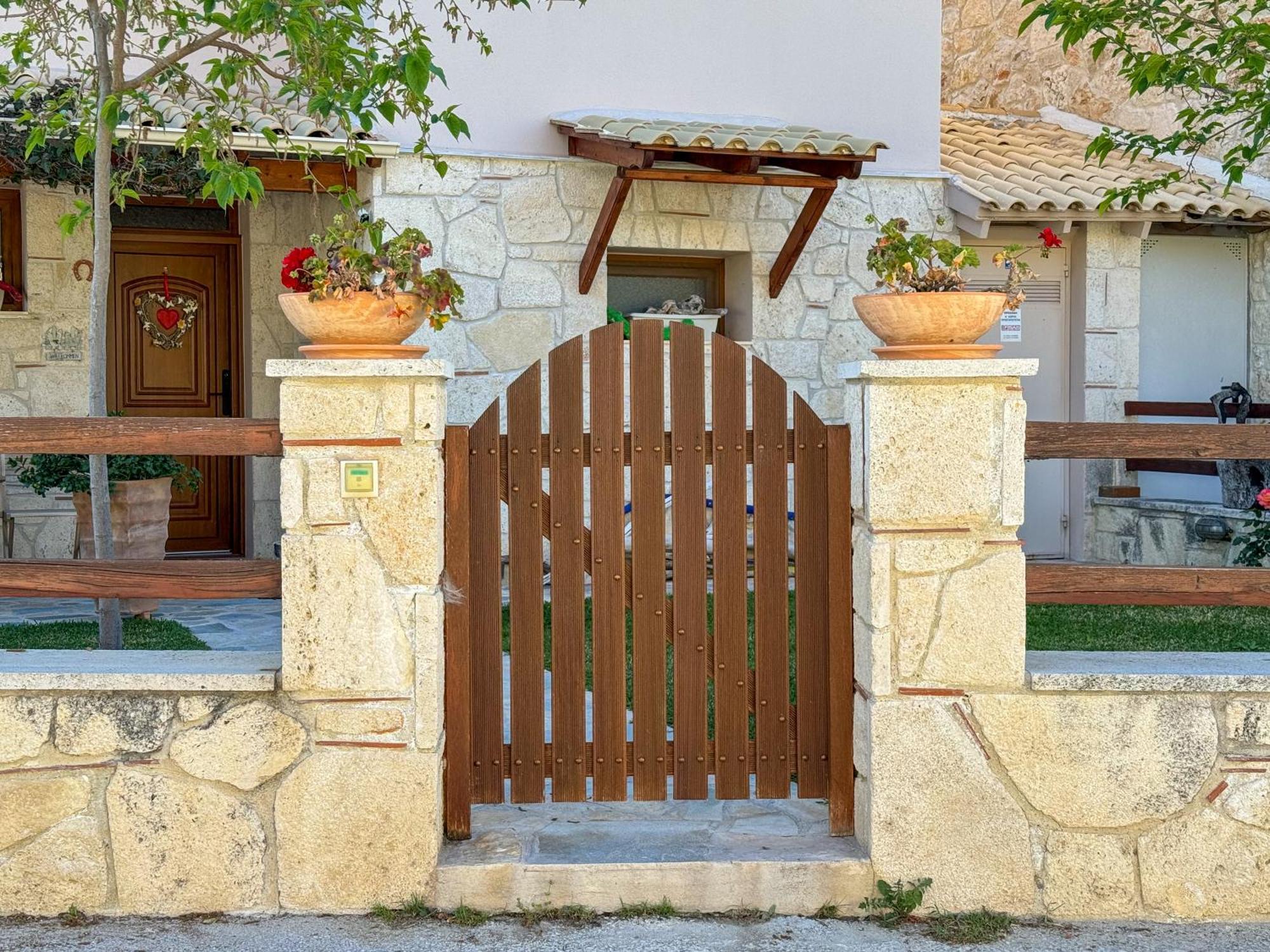 Luxurious Maisonette In Pefkochori Villa Exterior photo